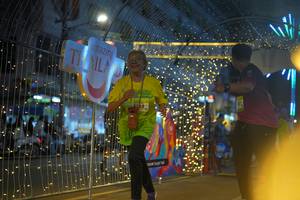 BIB: 0152, 200
                            <button type="button" onclick="openModal(21750337)" class="btn btn-primary btn-sm float-right btn-popup" data-toggle="modal" data-target=".modal-high-quality">
                        <i class="fas fa-shopping-cart"></i> Add to Cart
                    </button>
                                            <button type="button" onclick="isThisMe(21750337, true)" class="btn btn-success btn-sm float-right btn-popup btn-isme hidden" data-toggle="tooltip" data-placement="bottom" title="นี่คือรูปของคุณใช่ไหม คลิกที่นี่เพื่อเอาเข้าอัลบั้ม">
                        <i class="fas fa-plus"></i> Add to album
                    </button>
                    <button type="button" onclick="isThisMe(21750337, false)" class="btn btn-warning btn-sm float-right btn-popup btn-isnotme hidden">
                        <i class="fas fa-ban"></i> Remove from album
                    </button>